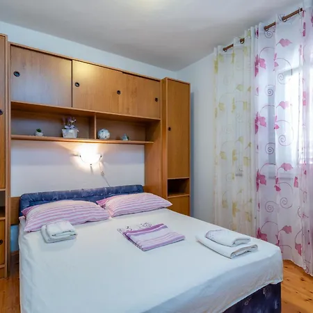 Apartment Miljus By Interhome