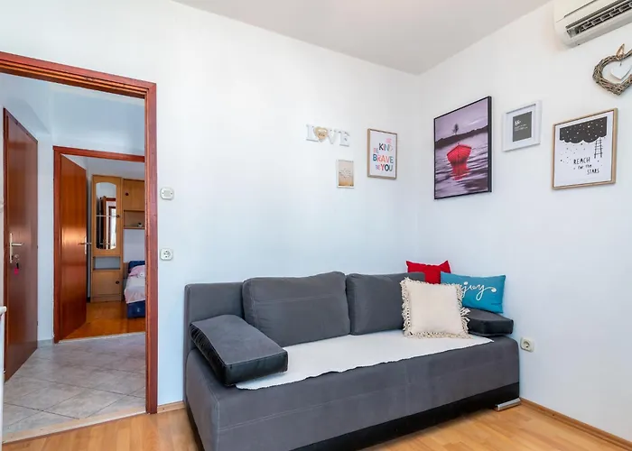 Appartement Miljus By Interhome Trogir